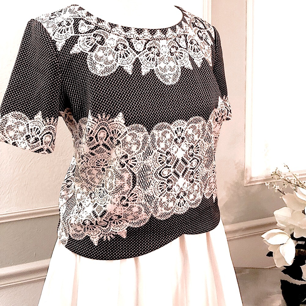 LIKE NEW-Never Worn- Dressy SAMI + DANI Black and Pink Cropped Blouse sz Medium